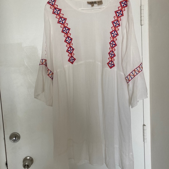 A. F. Fashion white gauze dress size large with some geometric decor. - Picture 4 of 13